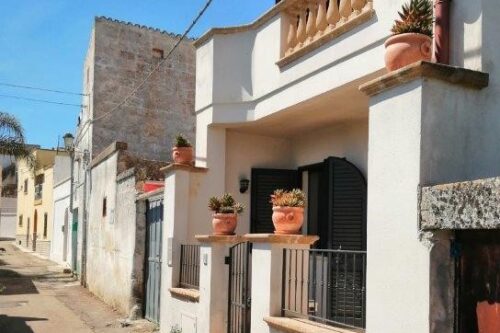 Casa indipendente a Gagliano del Capo di recente costruzione, in buone condizioni, vicina al centro storico. Prezzo € 147.000.