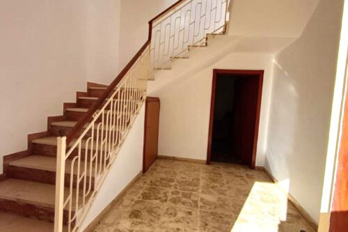 Two-level building of 260 m² in a central area of Castrignano del Capo. Ideal for residential or hospitality use. Strategic location, close to services. Price €155,000.